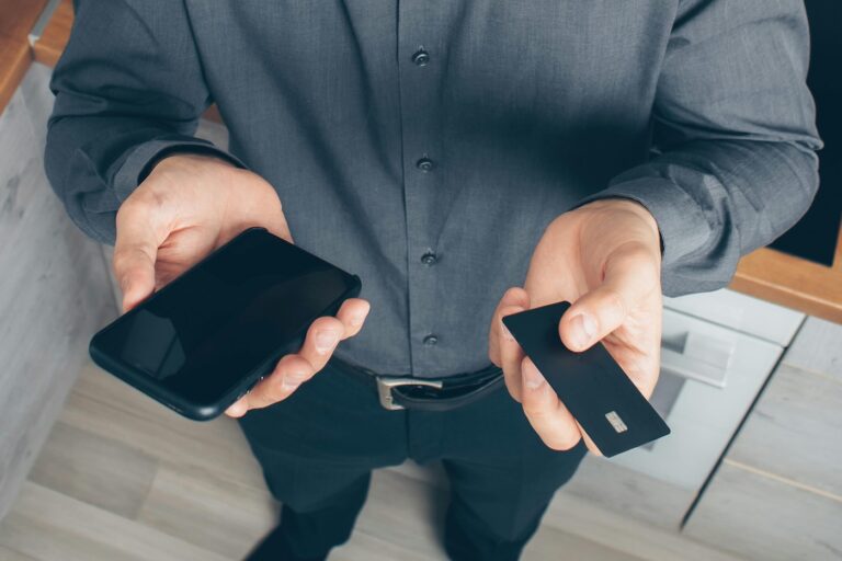 Lire la suite à propos de l’article Comment récupérer un téléphone volé grâce à son numéro IMEI ?